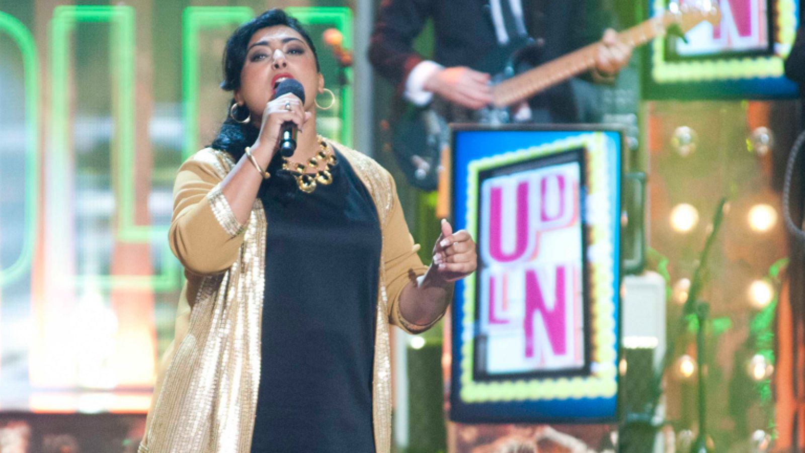 Aurora Salazar interpreta esta semana el éxito de Gloria Estefan "Mi tierra".