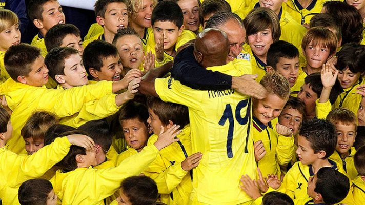 Telediario 1 - El Madrigal rinde homenaje a su eterno capitán Marcos Senna