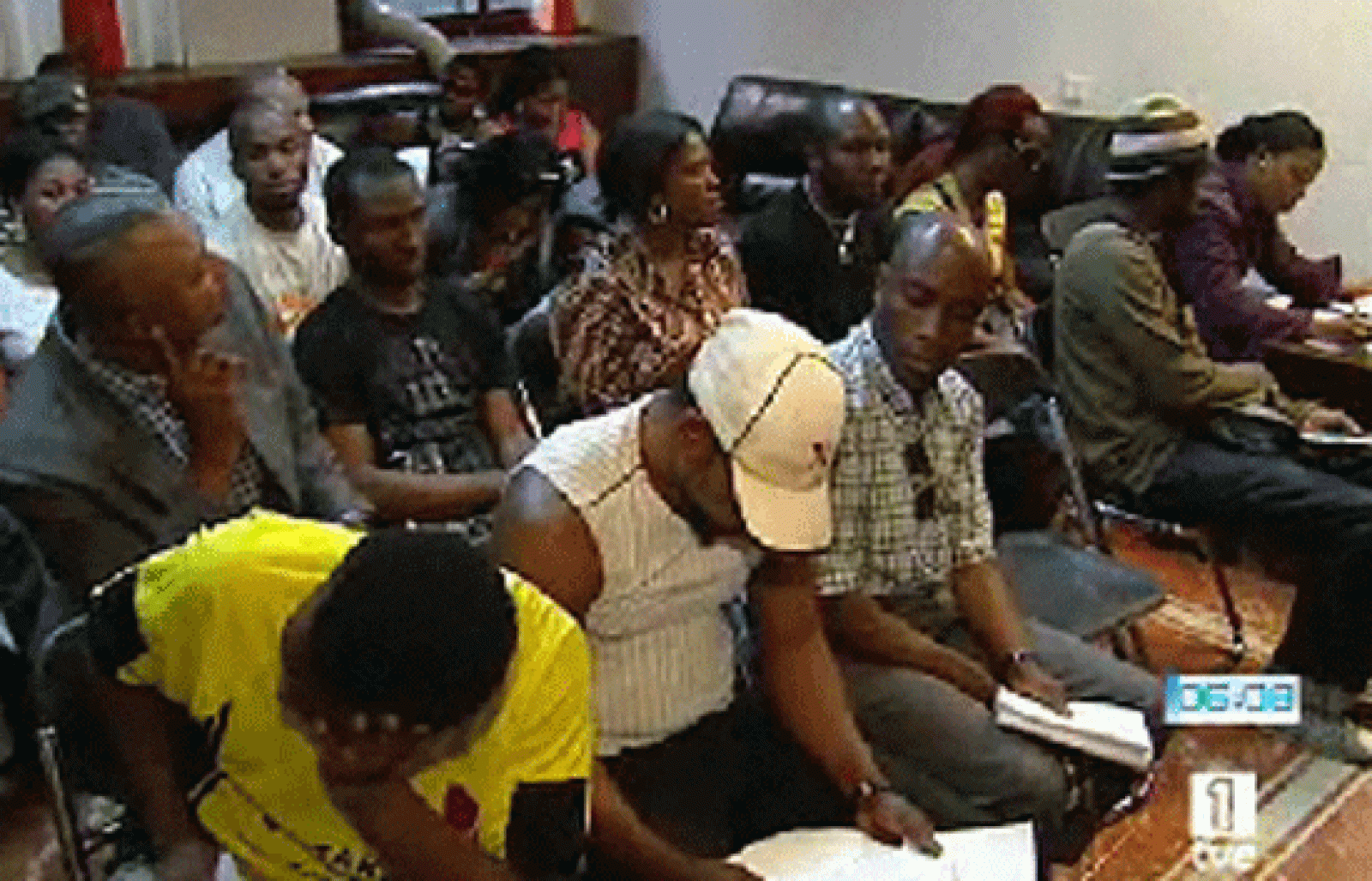 Miles de nigerianos sin papeles aprovechan la oportunidad de regularizar su situación en España | Ver