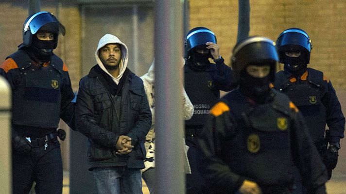 Informativo 24h - Una treintena de detenidos en una macrooperación contra el narcotráfico en Barcelona