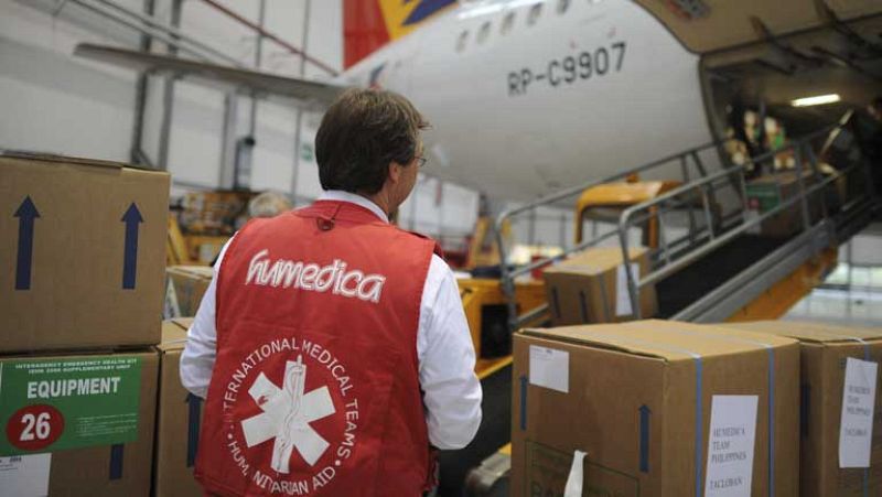 La ayuda humanitaria y el reparto de alimentos sigue siendo lo más urgente en Filipinas