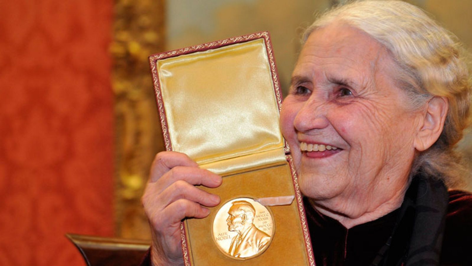 Muere la escritora británica Doris Lessing, Premio Nobel de Literatura en 2007 | Ver