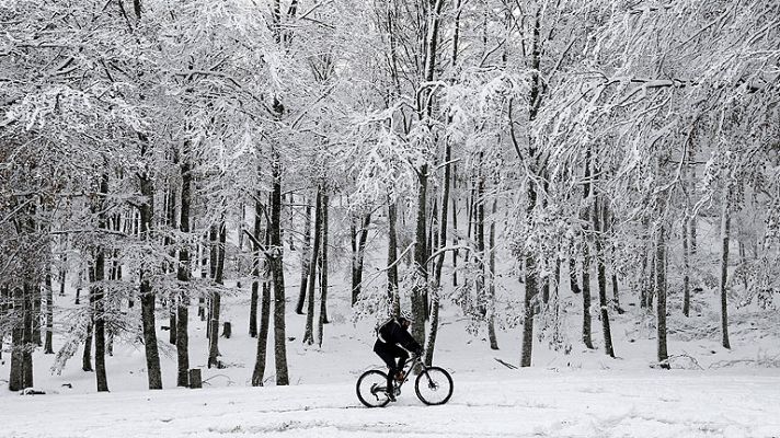 Telediario 1 - Día de lluvias, viento y nieves