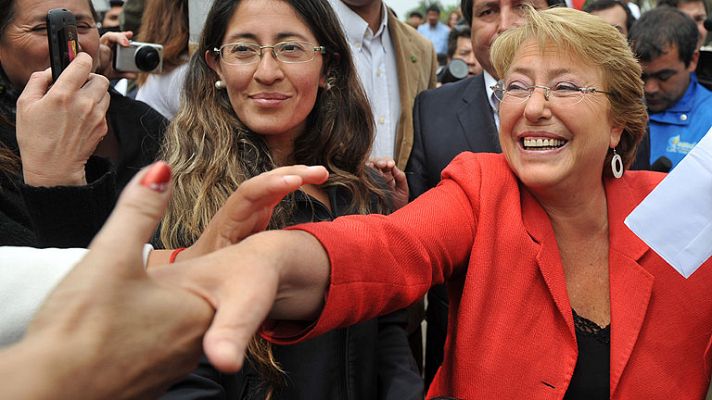 Telediario 1 - Bachelet retoma su campaña electoral en Chile