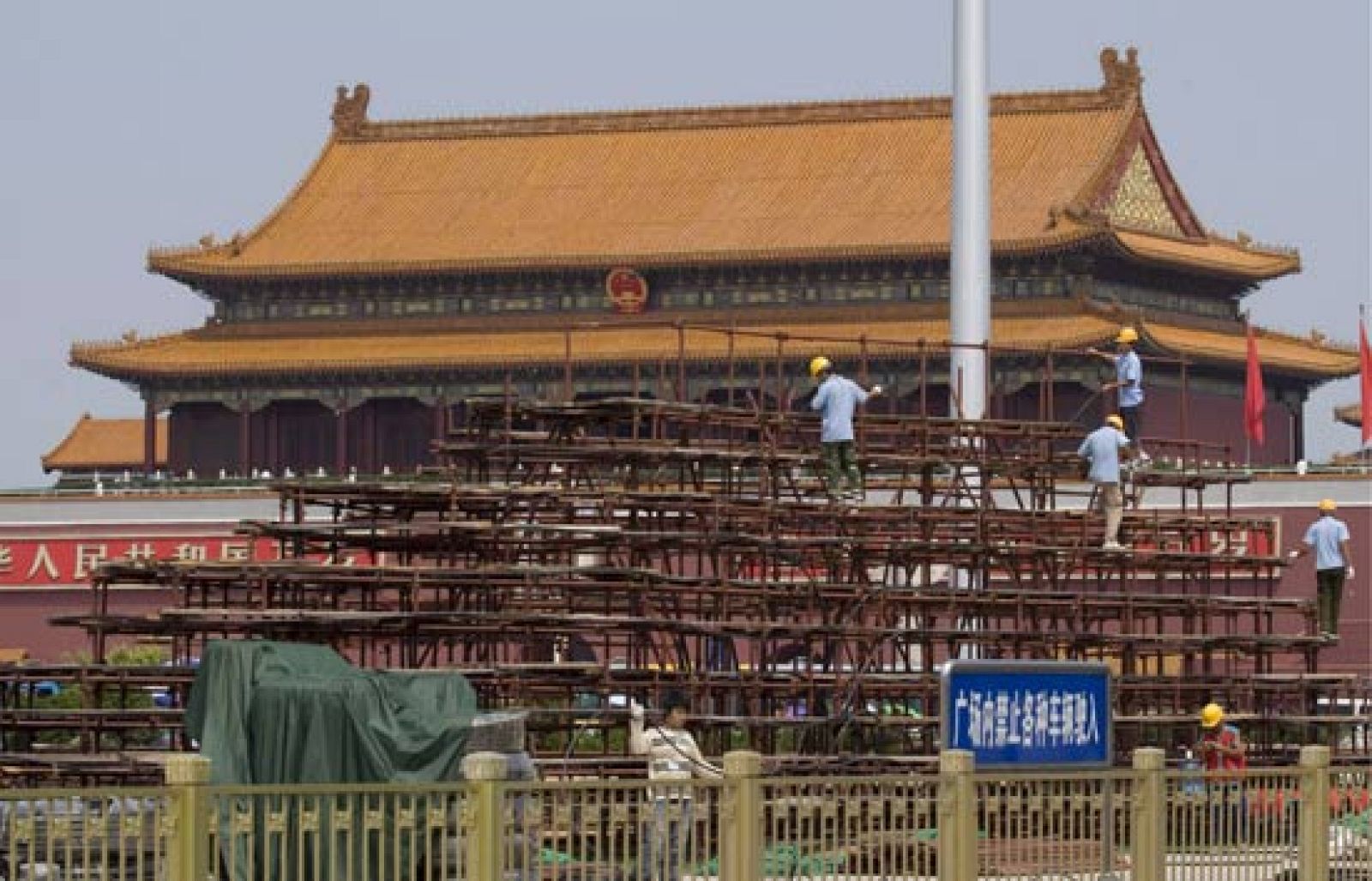 En Pekín, quedan plazas hoteleras de sobra para los Juegos Olímpicos. Los organizadores calculan que medio millón de visitantes acudan a la gran cita deportiva.