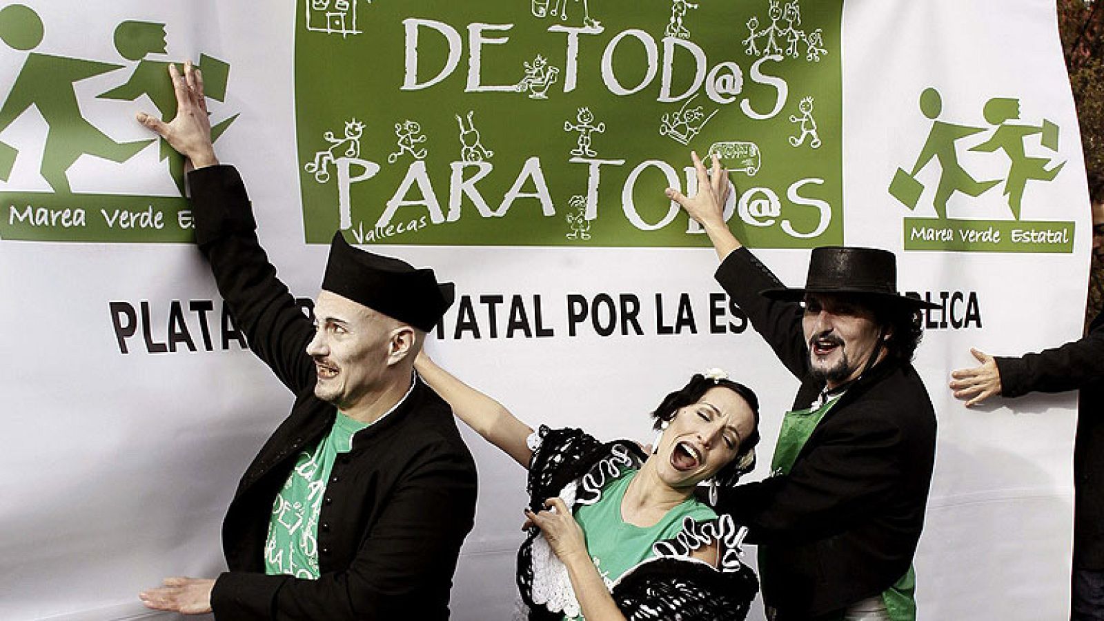 Un pasodoble en "blanco y negro" critica a la LOMCE frente al Senado