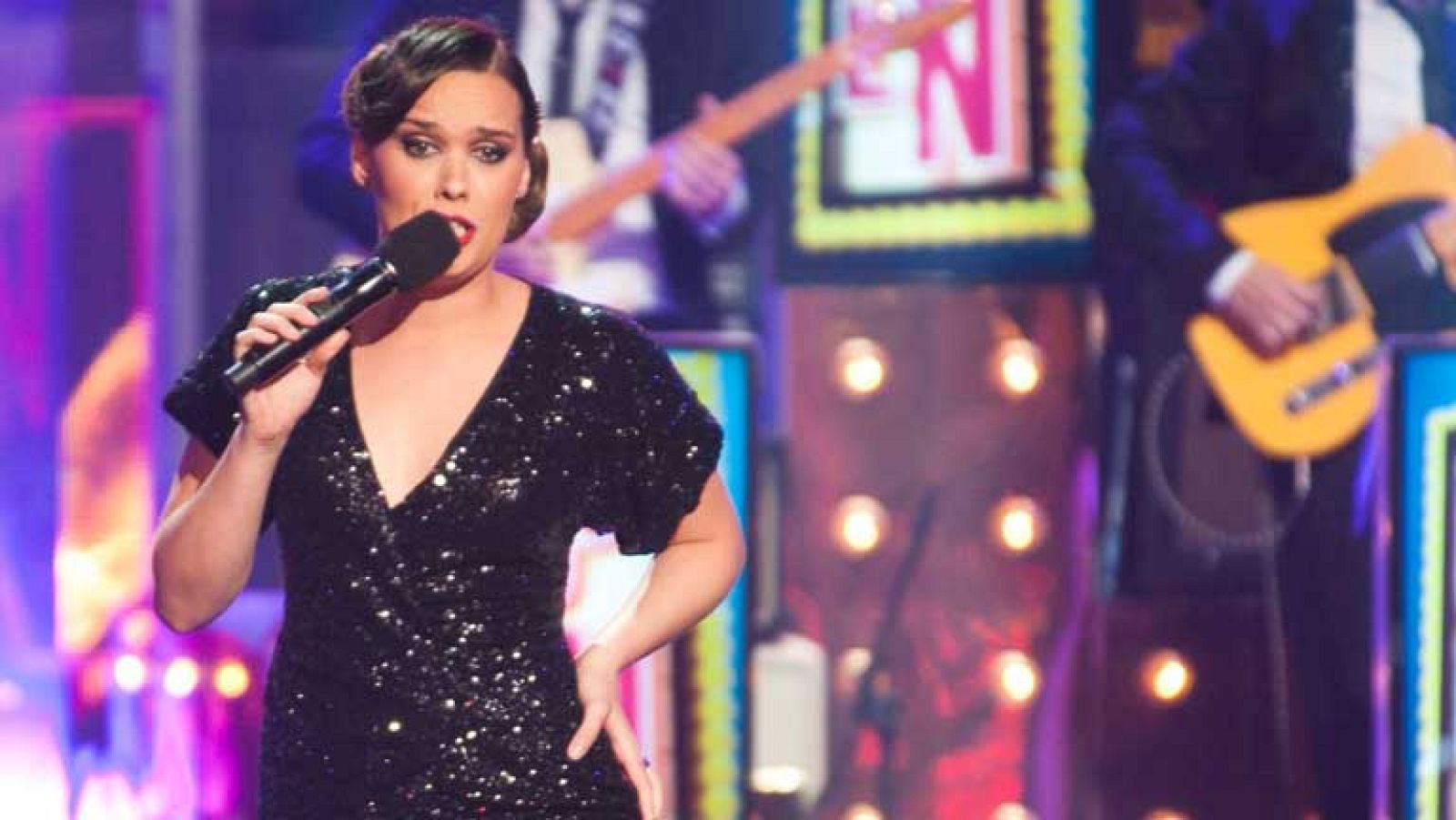 Uno de Los Nuestros - Eli Guillén canta "Fever"