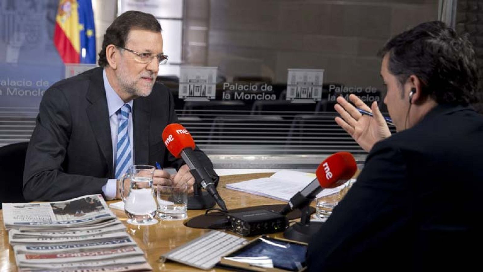 Rajoy dice que no tiene intención de cambiar a sus ministros en toda la legislatura