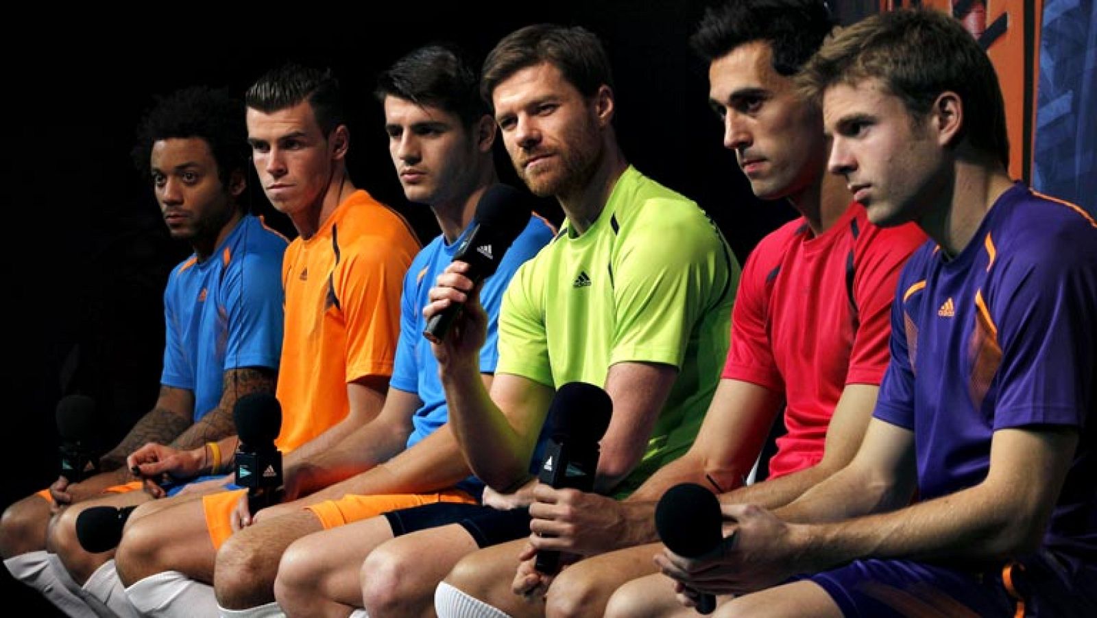 El centrocampista del Real Madrid Xabi Alonso calificó de "pésima noticia" la lesión de su compañero, el alemán Sami Khedira, que estará fuera de los terrenos de juego hasta final de temporada. "Recibimos la noticia un poco en shock porque se lesionó