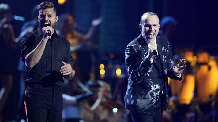 Telediario 1 - Miguel Bosé recibe un Grammy