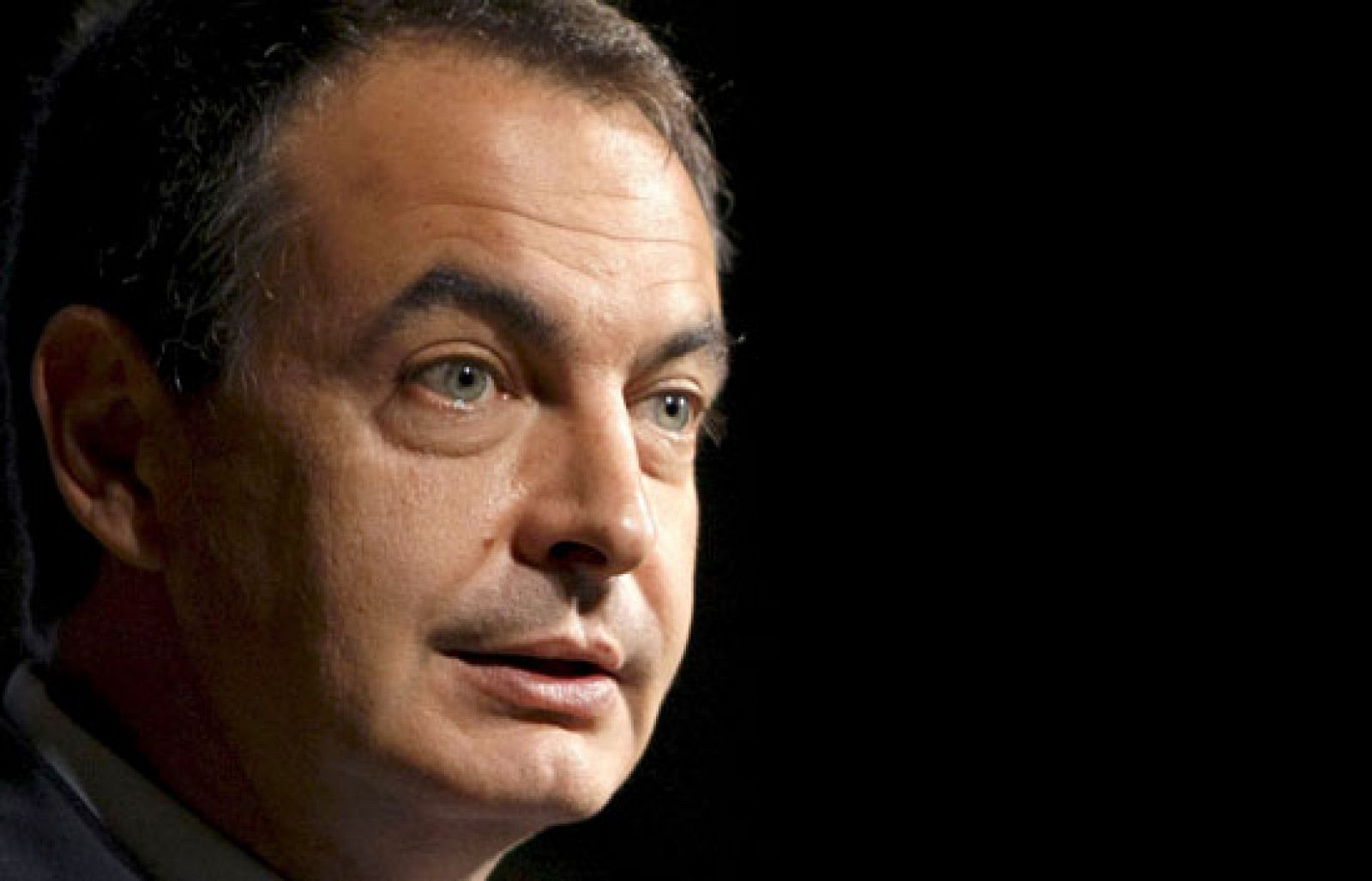 Zapatero asegura que no habrá recortes sociales | Ver