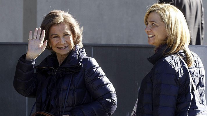 Informativo 24h - El rey empieza a caminar con apoyos