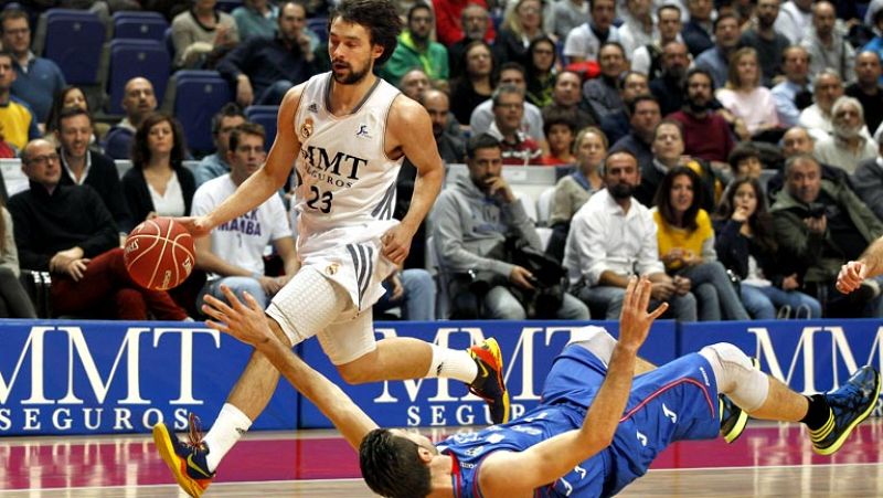 El Real Madrid sumó hoy su decimosexta victoria (72-56) seguida a costa de un peleón Estudiantes, al que el partido, el centésimo clásico desde la creación de la ACB, se le hizo muy largo y que queda hundido en el fondo de la clasificación de la Liga