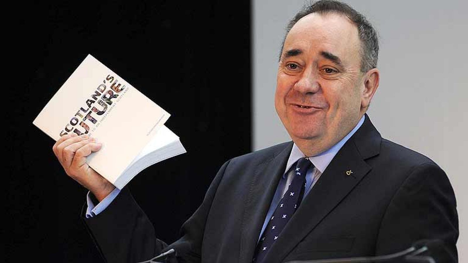 El ministro principal escocés, el nacionalista Alex Salmond, ha presentado hoy un esperado Libro Blanco con los planes para la independencia de Escocia, un territorio con 5 millones de habitantes.