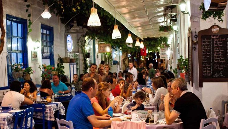 Los trabajadores de hostelería podrán realizar funciones distintas tras el acuerdo estatal firmado