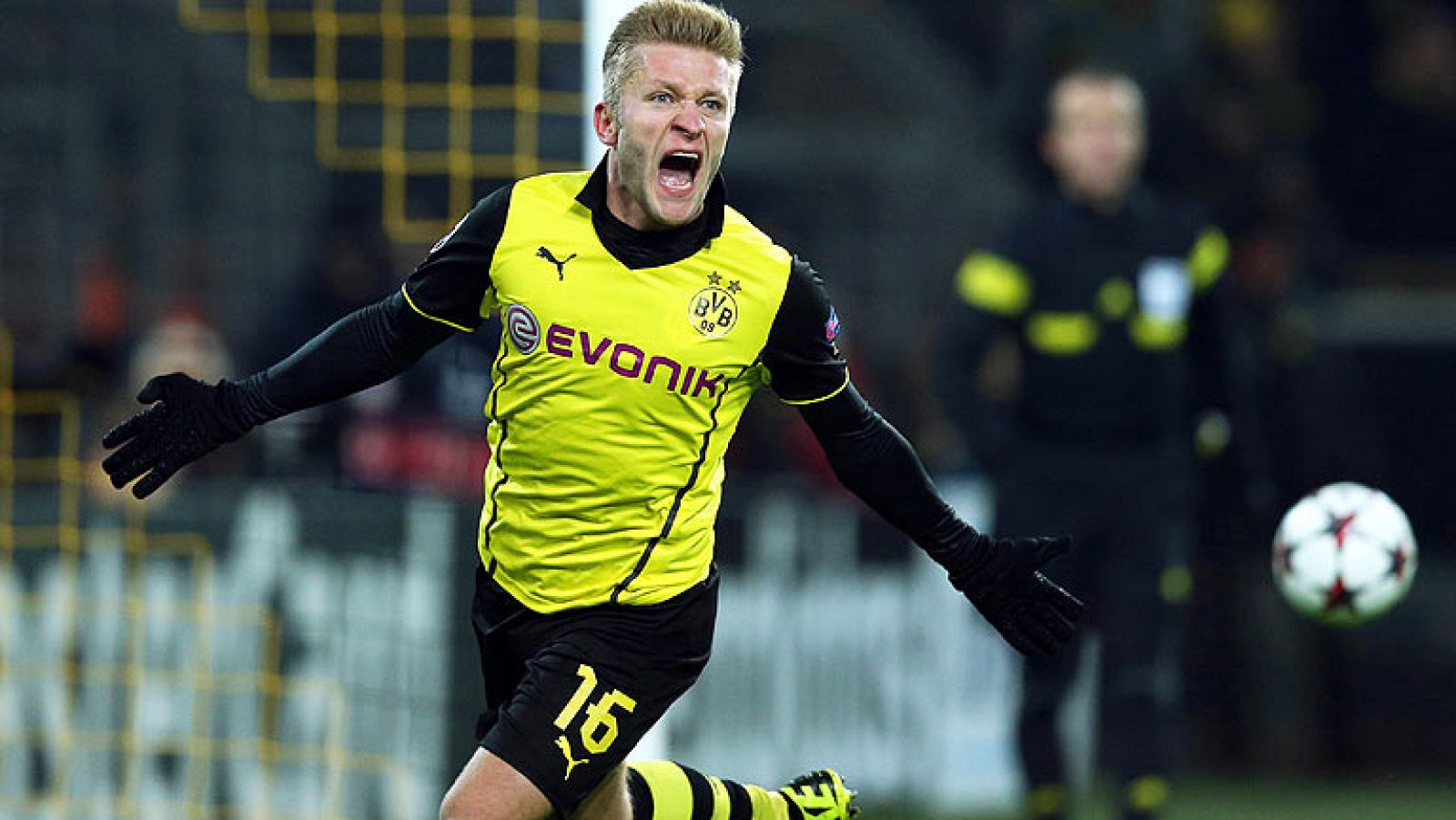 El Borussia Dortmund derrotó 3-1 al Nápoles, al que deja en una posición complicada de cara a la clasificación para octavos de final de la Champions League. Por su parte, el Arsenal tumbó al Olympique de Marsella y el Chelsea cayó de nuevo ante el Ba