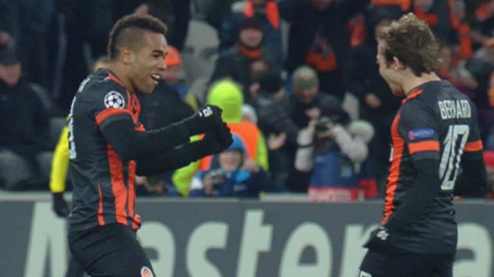 Champions League - Teixeira aprovecha un error de Íñigo Martínez (2-0)