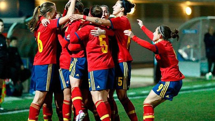 Telediario 1 - La selección femenina de fútbol, a un paso del billete para el Mundial