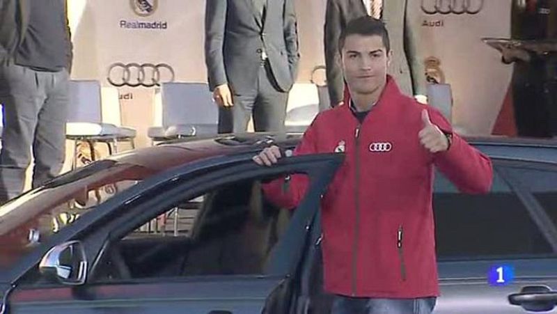 Los jugadores del Madrid apartan el balón por el volante | Ver