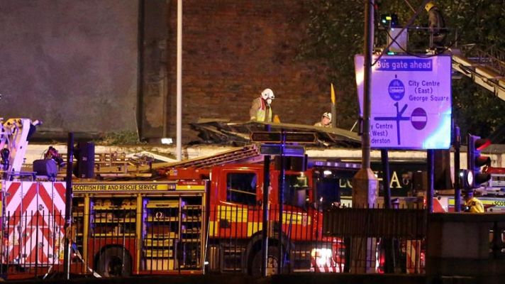 Informativo 24h - Un helicóptero de la Policía se estrella contra el tejado de un bar en Glasgow