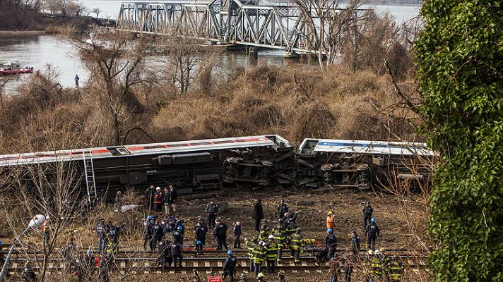 Informativo 24h - Al menos cuatro muertos y más de 60 heridos al descarrilar un tren en Nueva York