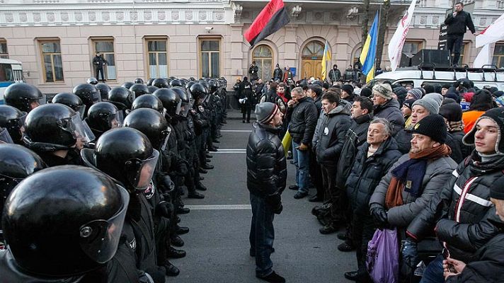 Telediario 1 - Manifestaciones en Ucrania