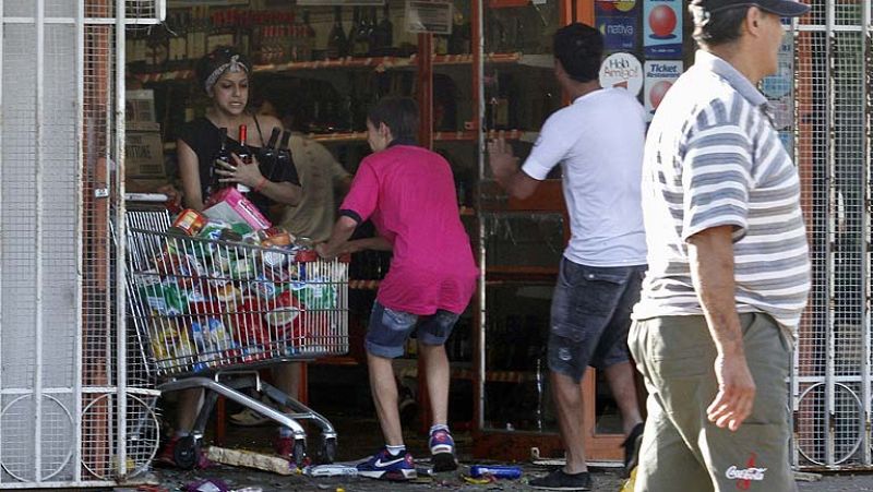 Una oleada de saqueos y violencia sacude Córdoba (Argentina) en plena huelga policial | Ver