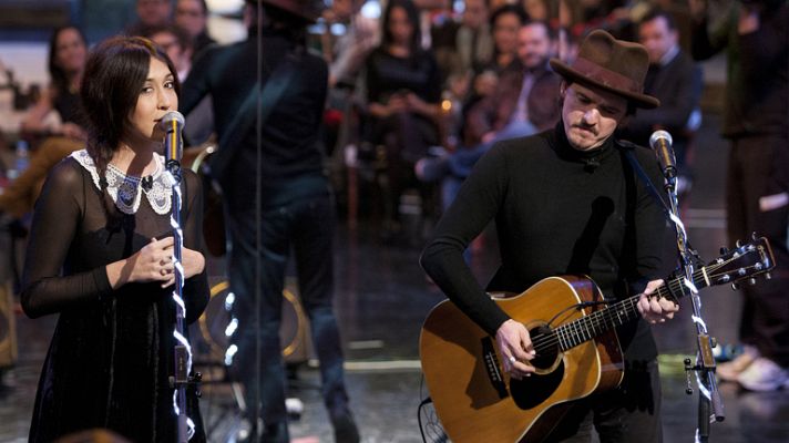 Torres y Reyes - Coque Malla y Anni B. Sweet