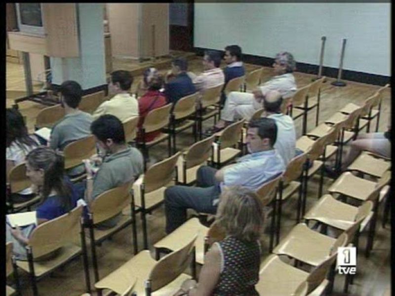 El programa viaja a Pamplona donde se celebra el juicio por el asesinato de dos guardias civiles en Castejón, y también a los escenarios en los que cometió sus atracos y a los lugares donde nació y vivió El Solitario, el que fuera el atracador más b