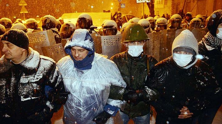 La tarde en 24h - Desalojo de protestas en Kiev