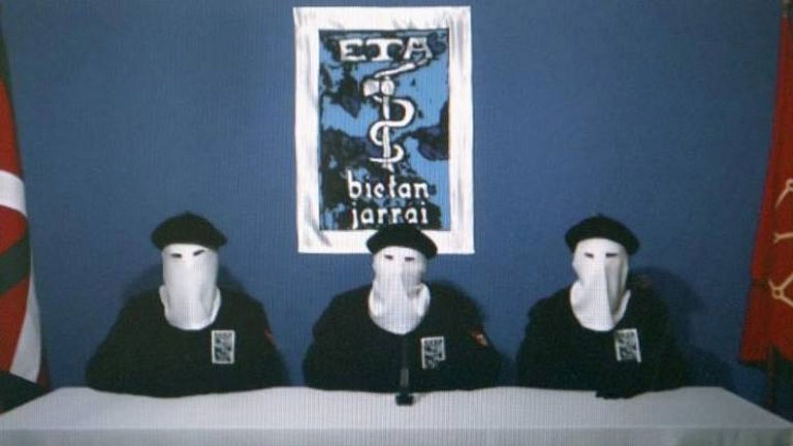 ETA mantiene un arsenal de armas en Francia para conservar su "crédito político"