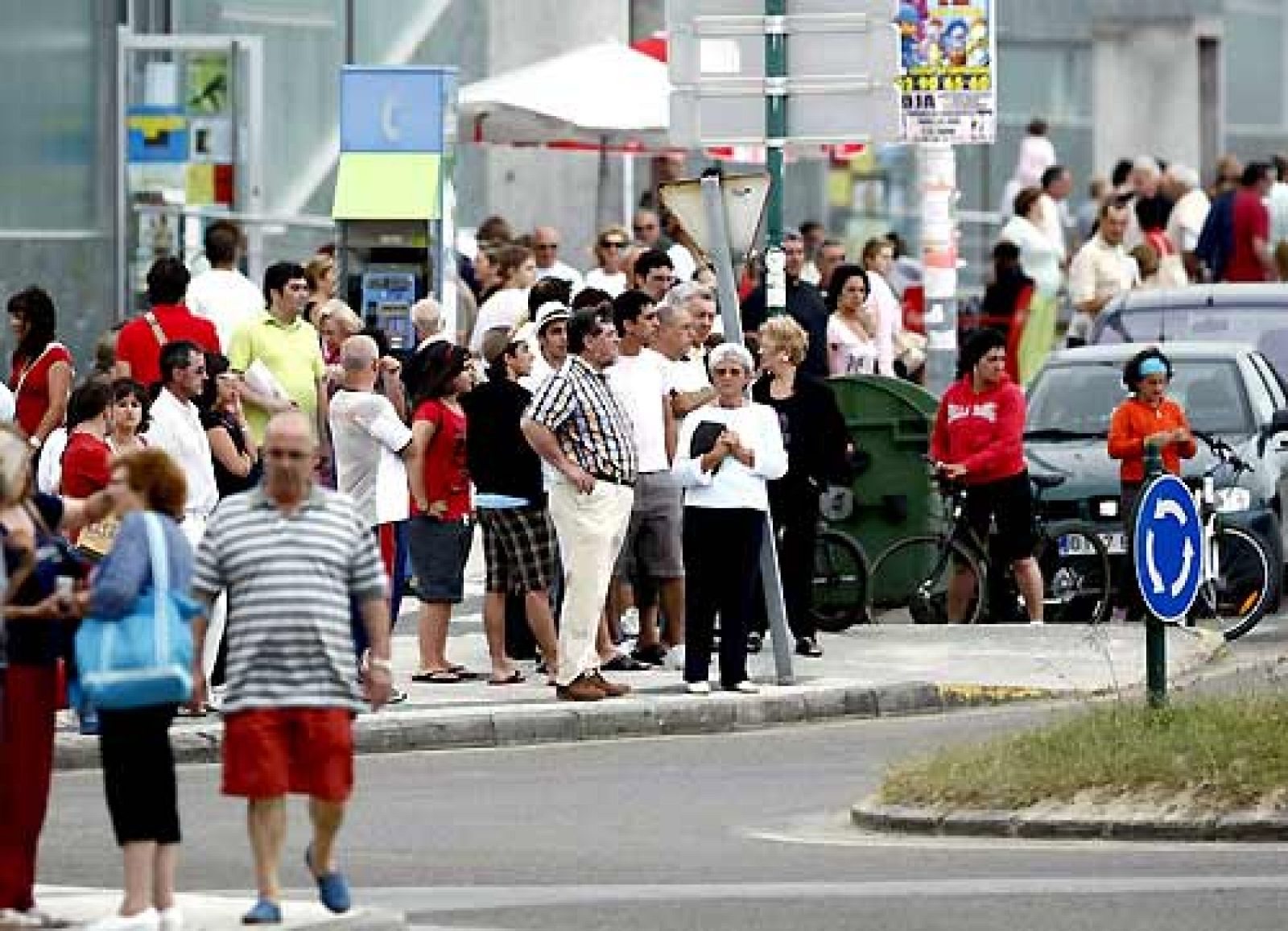 "¡Por favor, por seguridad, sálganse de la playa!" | Ver