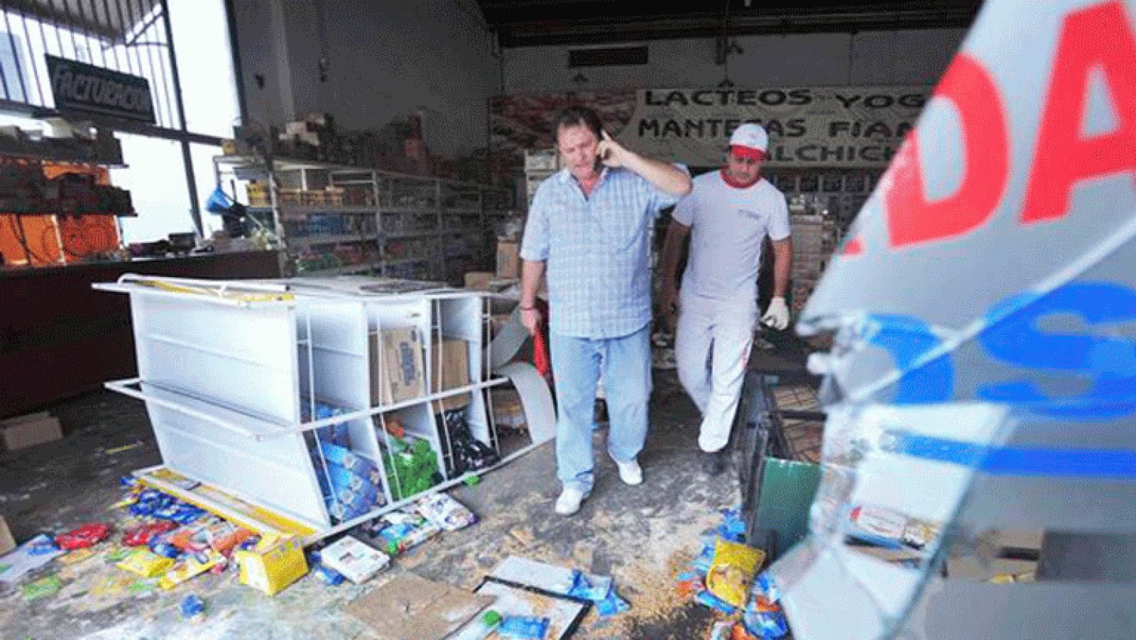 Al menos ocho muertos al extenderse en Argentina los saqueos al amparo de paros policiales