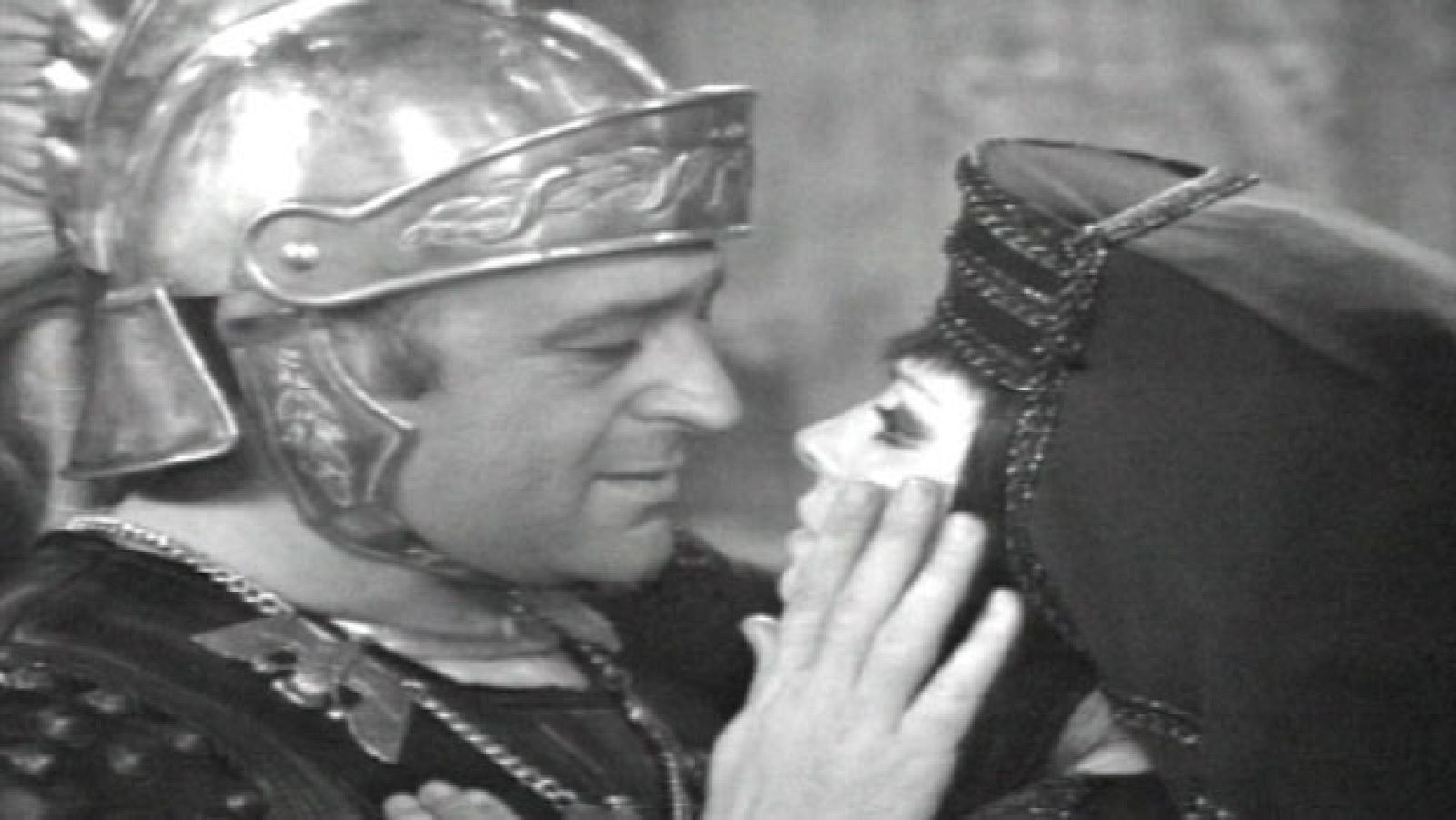 Jesús Puente en 'Cleopatra' - Besos por Navidad | Ver