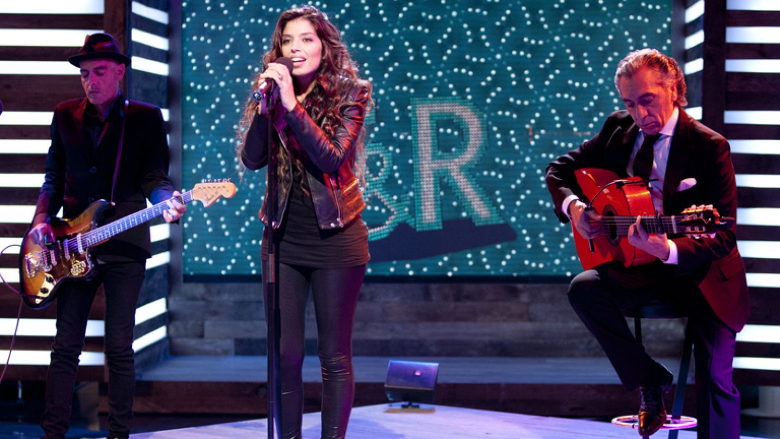 Entrevista y actuación: Soleá Morente homenajea a su padre, Enrique Morente - Ver ahora