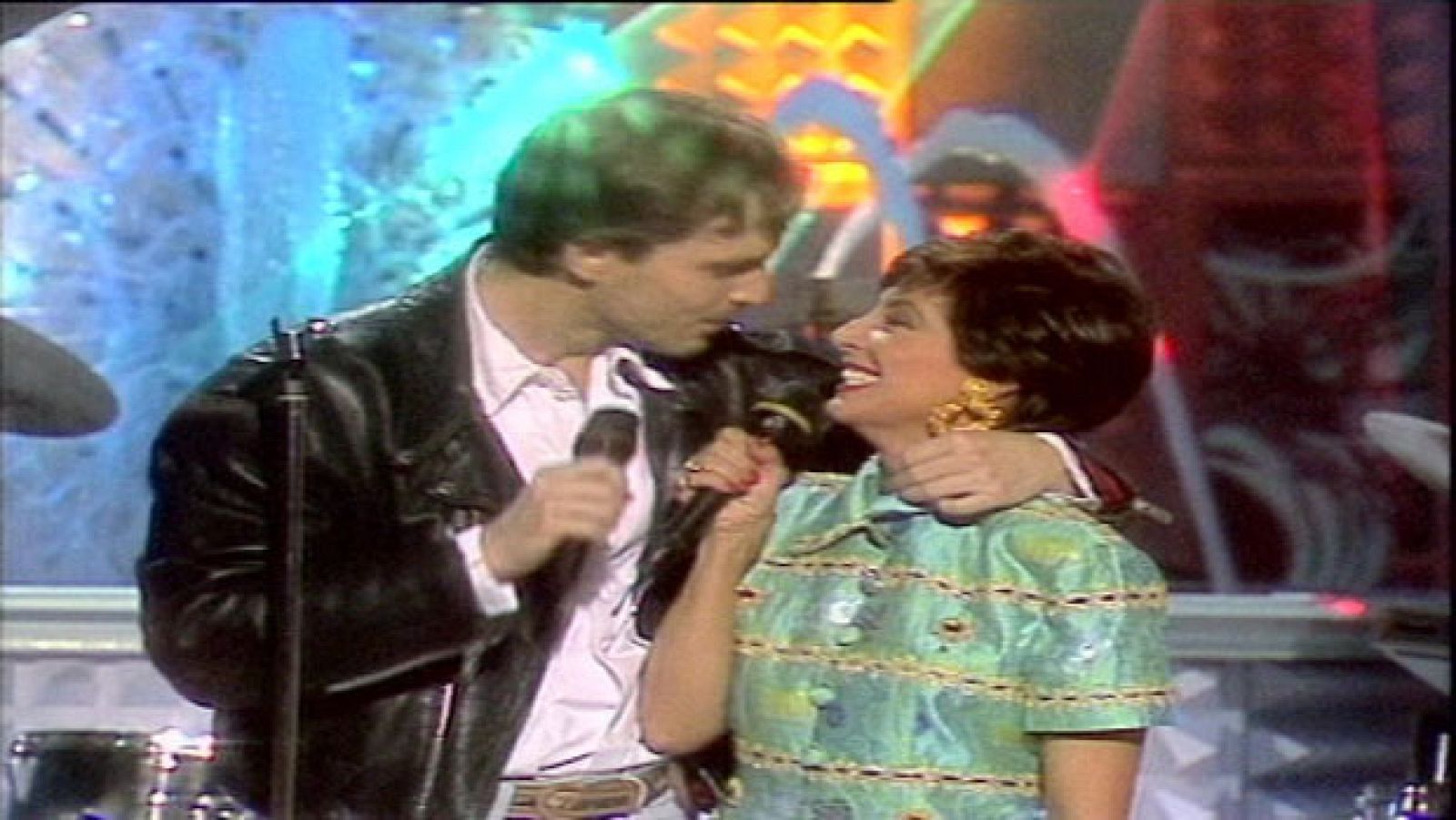 Concha Velasco y Miguel Bosé - Besos por Navidad | Ver