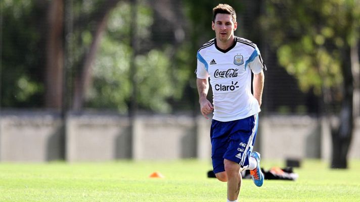 Telediario 1 - Los promotores de "Amigos de Messi", investigados por blanqueo