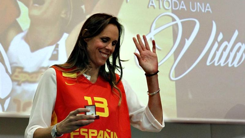 Grandes deportistas españoles ha expresado en este vídeo su admiración por la "mejor jugadora española de todos los tiempos", como se encargó de subrayar su compañera de selección Elisa Aguilar. Además de Pau Gasol, también expresaron su admiración O