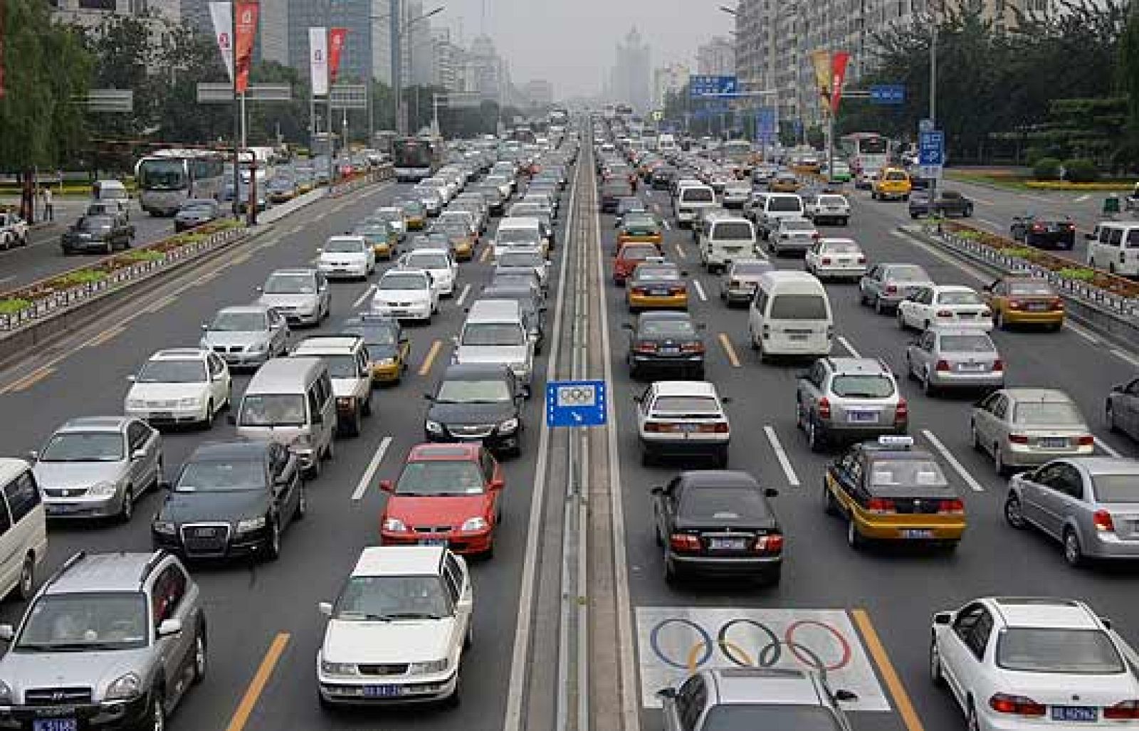 Pekín prohibe la circulación de vehículos alternandose en función de su númeero de matrícula.