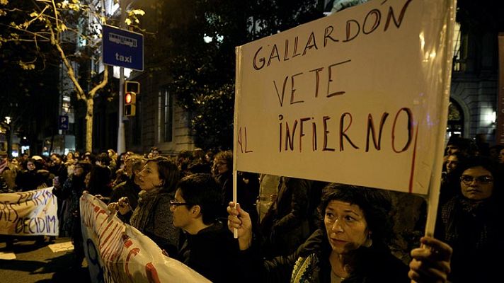 Telediario 1 - Protestas por la ley del aborto