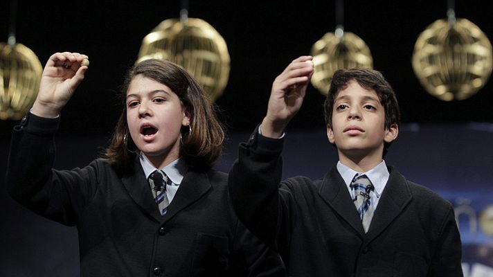 Lotería de Navidad - El Gordo de la Lotería de Navidad de 2013, el 62.246, muy repartido por toda España