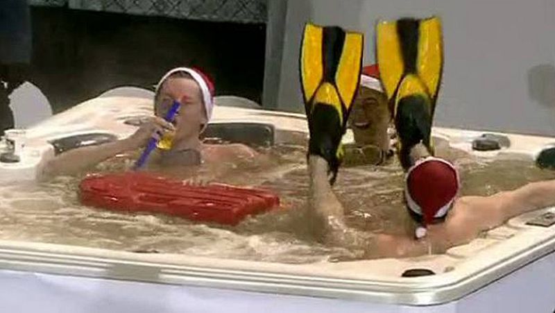 Una de las celebraciones más originales del mundo del fútbol se ha visto este fin de semana en el campo del Breda, cuando un gol del equipo holandés acabó con varios jugadores en un jacuzzi.