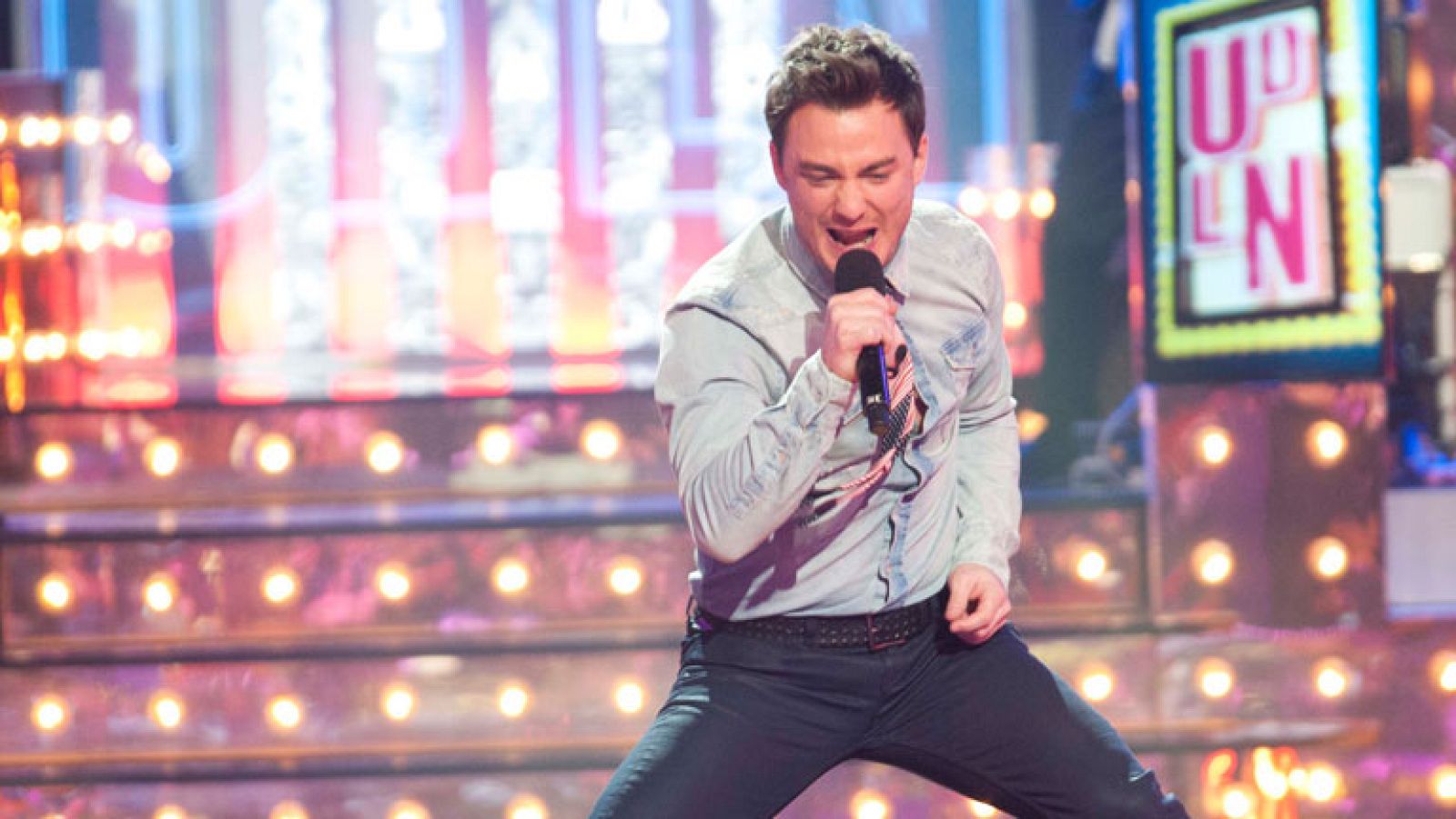 Uno de Los Nuestros - Wences Sánchez canta "El rey"