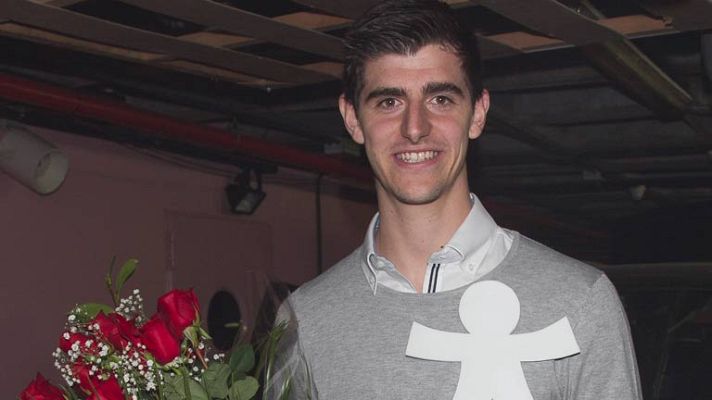 Gala Inocente Inocente - Courtois lidia con un seísmo