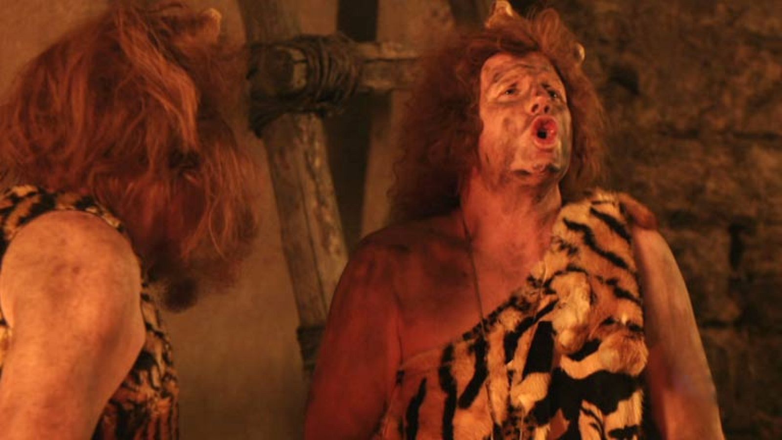 Especial Nochevieja con Los Morancos - El troglodita "vendehumos"