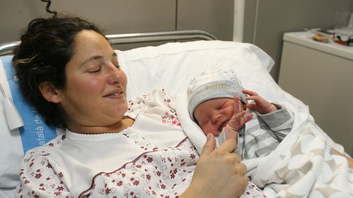 Telediario 1 - El primer español del año es catalán de padre vasco