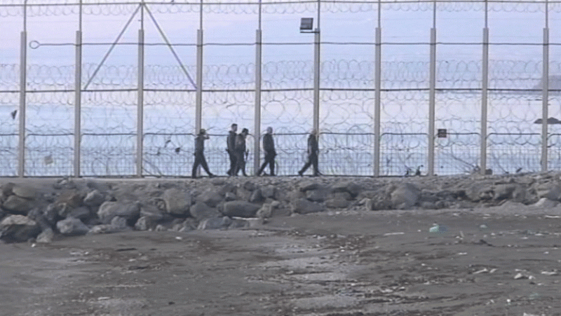 Marruecos evita la entrada ilegal de 138 personas que intentaban acceder a Ceuta | Ver