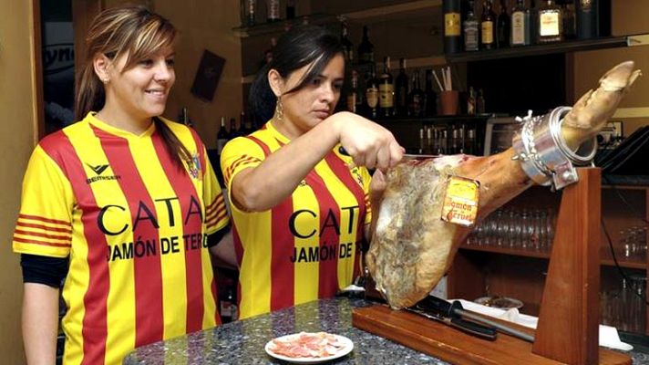 Telediario 1 - Una camiseta de 'Catar Jamón de Teruel' para Sandro Rosell