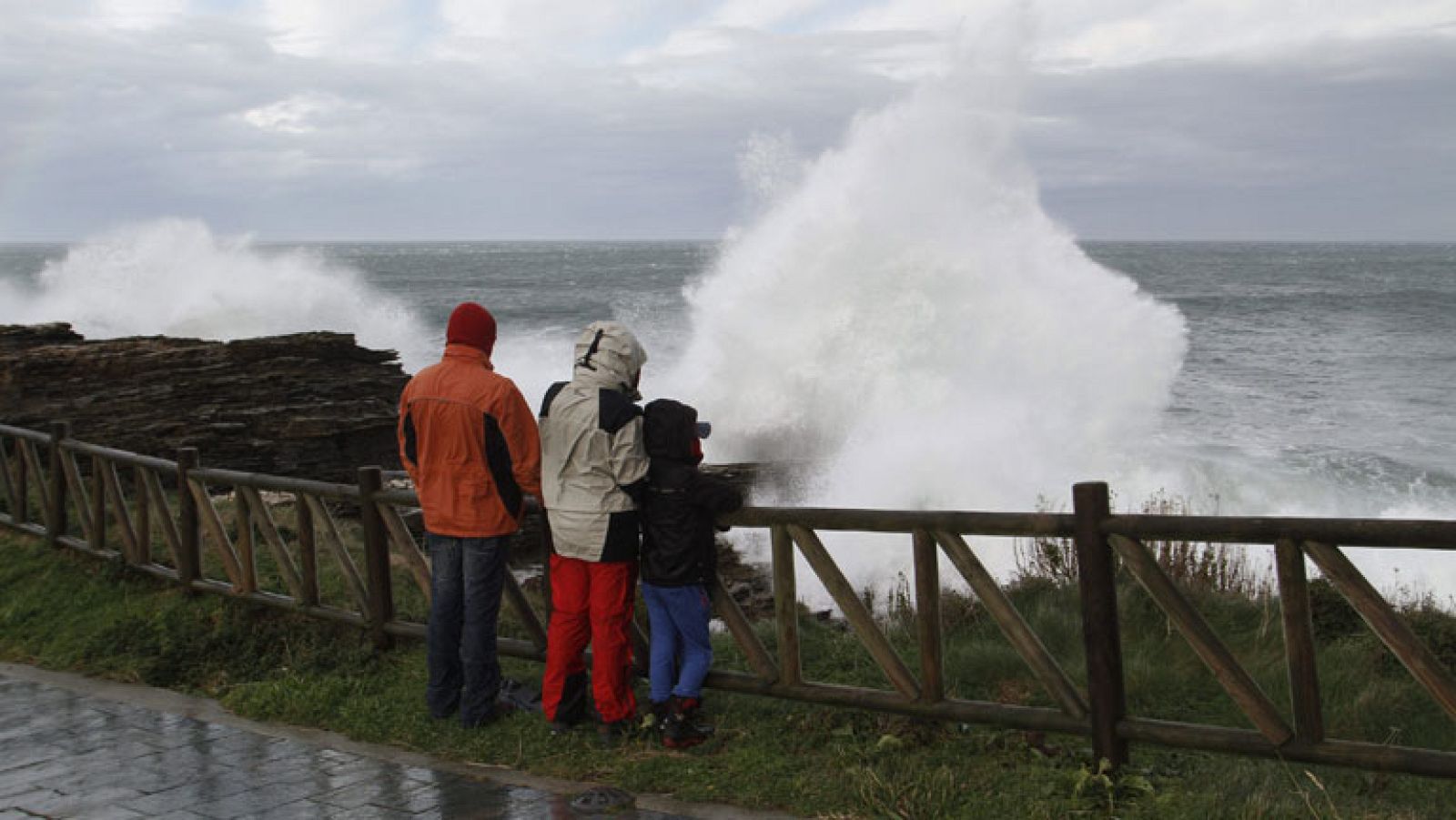 Lluvias en Galicia y Castilla y León y viento fuerte en el interior de Valencia - El tiempo | Ver