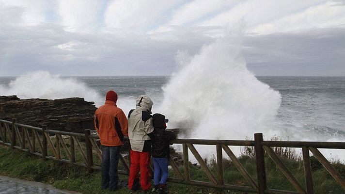 Telediario 1 - Temporal de lluvia y viento